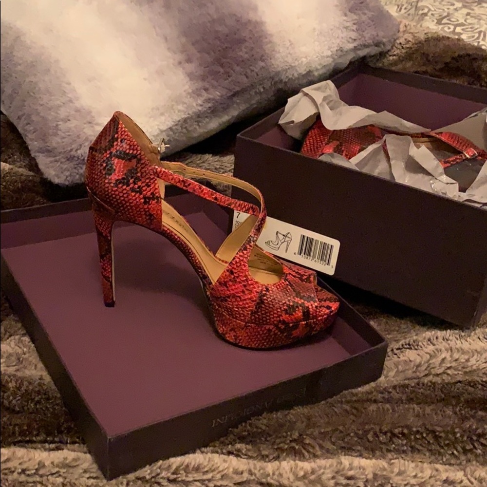 Size 7  Snakeskin Enzo Angiolini